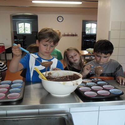 Bild vergr&ouml;&szlig;ern: Hort Osterburg backen