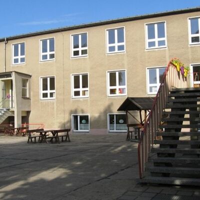 Bild vergr&ouml;&szlig;ern: Hort Flessau Geb�ude au�en