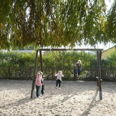 Bild vergr&ouml;&szlig;ern: Hort Flessau Spielplatz