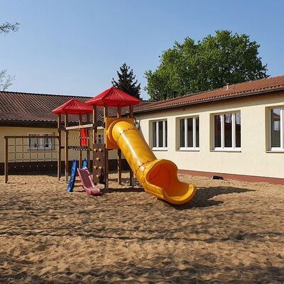 Bild vergr&ouml;&szlig;ern: Kita "Zwergenland" Rossau Rutsche