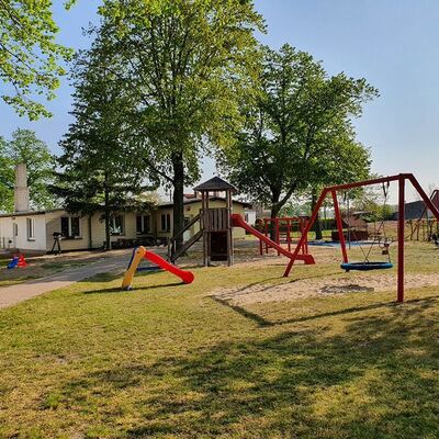 Bild vergr&ouml;&szlig;ern: Kita "die Kleinen Strolche" Walsleben Spielplatz 1