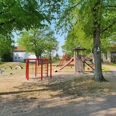 Bild vergr&ouml;&szlig;ern: Kita "die Kleinen Strolche" Walsleben Spielplatz 2